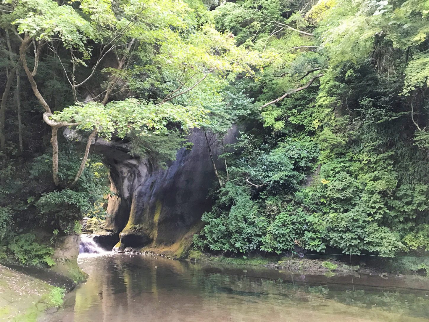 濃溝の滝と亀岩の洞窟